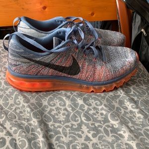 Selling my Nike fly knit max’s